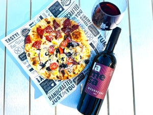 Weekend bistro pizza at La Mesa Vineyards 