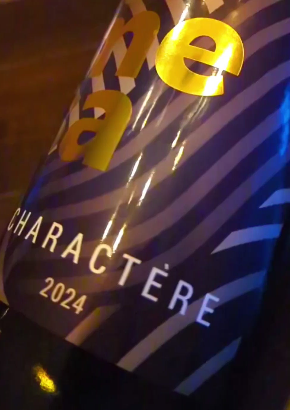 Charactere 2024 slow motion label shot